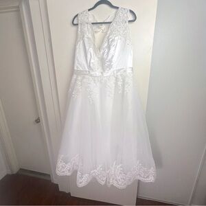 Elegant White Lace Dress